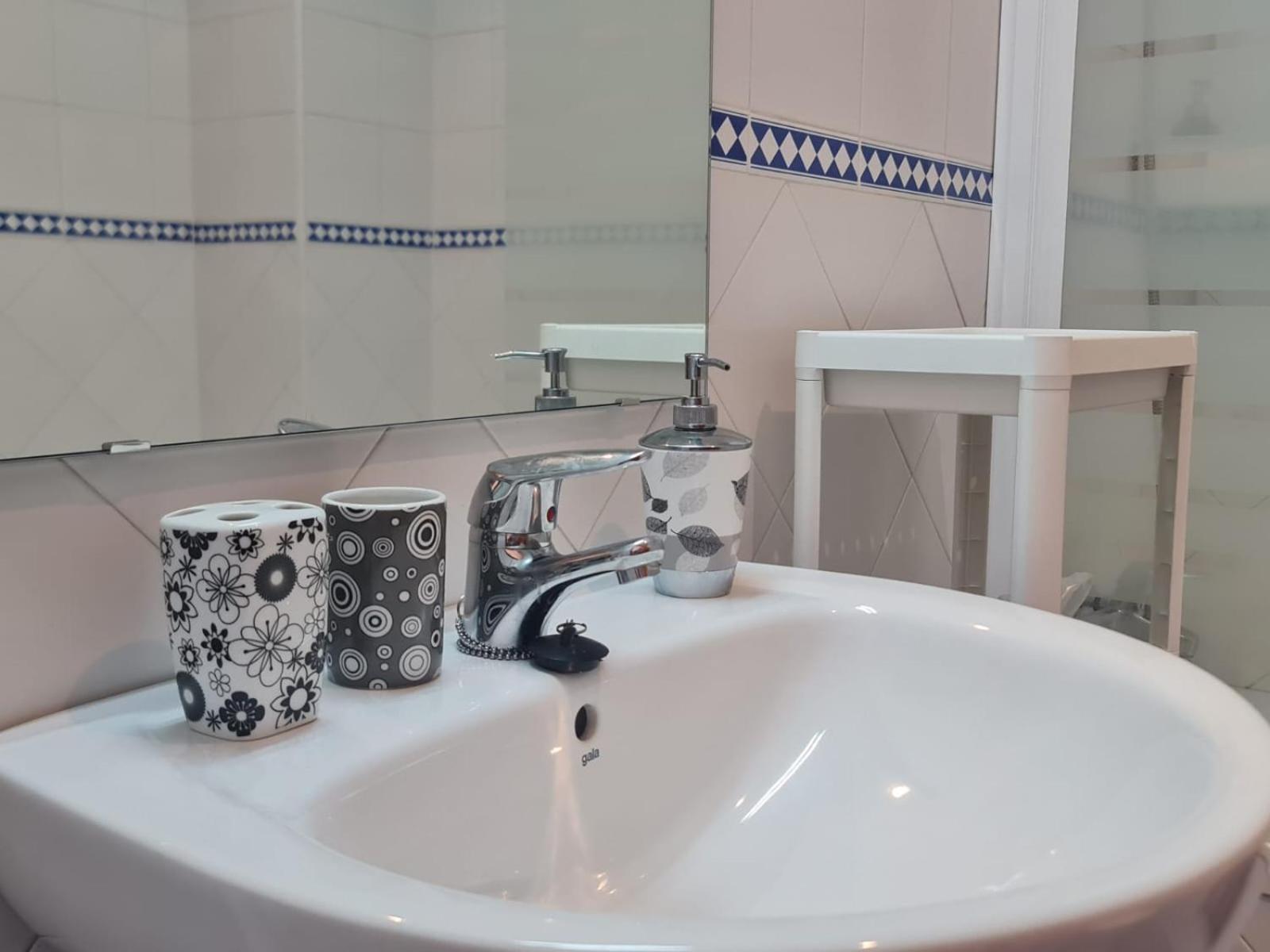 Lux Abril Apartment Seville Luaran gambar